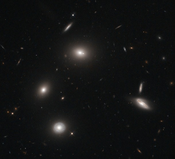 Credit: ESA/NASA/Hubble Credit: ESA/NASA/Hubble