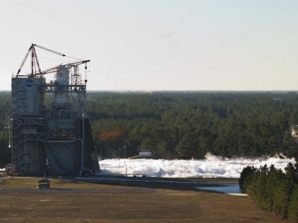Views of the J-2X powerpack test at Stennis Space Center on Dec. 13, 2012. (NASA/SSC) 