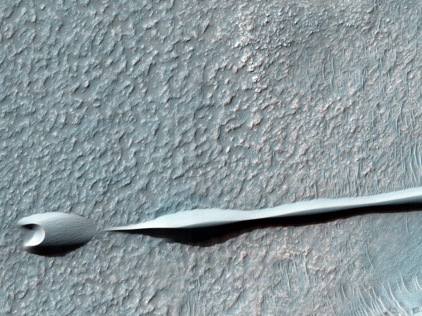 Sand dunes such as those seen in this image have been observed to creep slowly across the surface of Mars through the action of the wind. Image Credit: NASA/JPL-Caltech/Univ. of Arizona Sand dunes such as those seen in this image have been observed to creep slowly across the surface of Mars through the action of the wind. Image Credit: NASA/JPL-Caltech/Univ. of Arizona