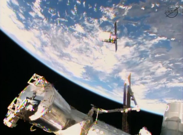 Orbital Sciences' Cygnus commercial resupply craft is on its final approach before being captured. Image Credit: NASA TV Orbital Sciences' Cygnus commercial resupply craft is on its final approach before being captured. Image Credit: NASA TV