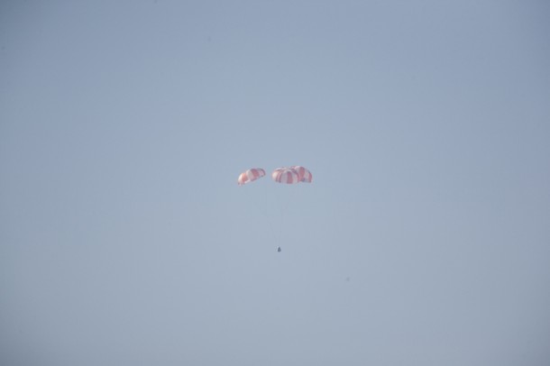 The SpaceX main parachutes control the descent of the Dragon test article following a drop test over the Pacific Ocean, off the coast of Morro Bay, Calif. Image Credit: NASA/Kim Shiflett The SpaceX main parachutes control the descent of the Dragon test article following a drop test over the Pacific Ocean, off the coast of Morro Bay, Calif. Image Credit: NASA/Kim Shiflett