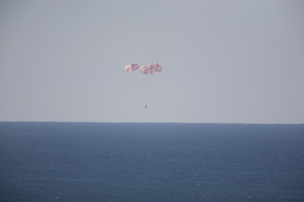 The SpaceX main parachutes control the descent of the Dragon test article following a drop test over the Pacific Ocean, off the coast of Morro Bay, Calif. Image Credit: NASA/Kim Shiflett The SpaceX main parachutes control the descent of the Dragon test article following a drop test over the Pacific Ocean, off the coast of Morro Bay, Calif. Image Credit: NASA/Kim Shiflett
