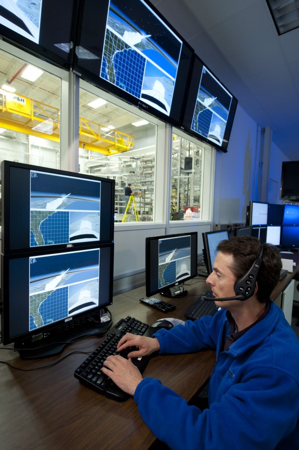 Test engineer James Peckham runs an avionics flight simulation to see how SLS will perform during launch. Image Credit: Boeing Test engineer James Peckham runs an avionics flight simulation to see how SLS will perform during launch. Image Credit: Boeing