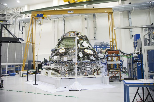 Inside the Operations and Checkout Building high bay at NASA’s Kennedy Space Center in Florida, the Orion crew module is positioned on a special portable test chamber and prepared for a multi-point random vibration test. Image Credit: NASA/Daniel Casper Inside the Operations and Checkout Building high bay at NASA’s Kennedy Space Center in Florida, the Orion crew module is positioned on a special portable test chamber and prepared for a multi-point random vibration test. Image Credit: NASA/Daniel Casper