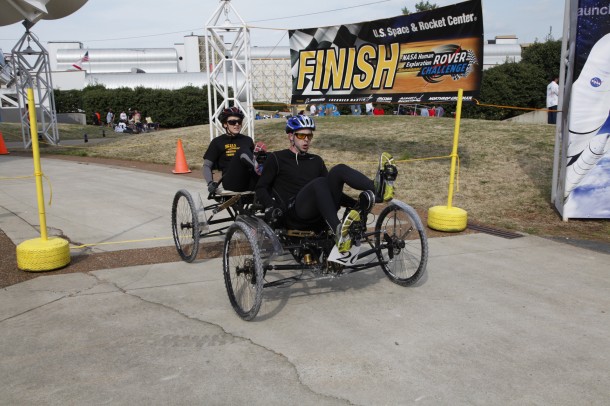 Third place, college race: Southern Illinois University Carbondale, Team 1. Image Credit: NASA/MSFC/Tony Triolo Third place, college race: Southern Illinois University Carbondale, Team 1. Image Credit: NASA/MSFC/Tony Triolo