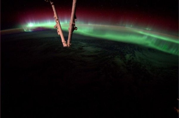 An aurora dances in the atmosphere on Aug. 20, 2014, as the International Space Station flew over North America. This image was captured by astronaut Reid Wiseman from his vantage point on the ISS. Image Credit: NASA An aurora dances in the atmosphere on Aug. 20, 2014, as the International Space Station flew over North America. This image was captured by astronaut Reid Wiseman from his vantage point on the ISS. Image Credit: NASA