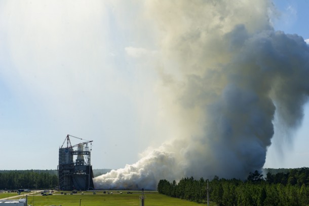 The RS-25 engine fires up for a 535-second test Aug. 27, 2015 at NASA's Stennis Space Center near Bay St. Louis, Mississippi. This is the final in a series of seven tests for the development engine, which will provide NASA engineers critical data on the engine controller unit and inlet pressure conditions. Credits: NASA The RS-25 engine fires up for a 535-second test Aug. 27, 2015 at NASA's Stennis Space Center near Bay St. Louis, Mississippi. This is the final in a series of seven tests for the development engine, which will provide NASA engineers critical data on the engine controller unit and inlet pressure conditions. Credits: NASA