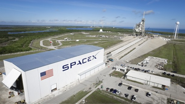 Launch Pad 39A at NASA's Kennedy Space Center in Florida undergoes modifications by SpaceX to adapt it to the needs of the company's Falcon 9 and Falcon Heavy rockets, which are slated to lift off from the historic pad in the near future. A horizontal integration facility has been constructed near the perimeter of the pad where rockets will be processed for launch prior of rolling out to the top of the pad structure for liftoff. SpaceX anticipates using the launch pad for its Crew Dragon spacecraft for missions to the International Space Station in partnership with NASA's Commercial Crew Program. Credits: SpaceX Launch Pad 39A at NASA's Kennedy Space Center in Florida undergoes modifications by SpaceX to adapt it to the needs of the company's Falcon 9 and Falcon Heavy rockets, which are slated to lift off from the historic pad in the near future. A horizontal integration facility has been constructed near the perimeter of the pad where rockets will be processed for launch prior of rolling out to the top of the pad structure for liftoff. SpaceX anticipates using the launch pad for its Crew Dragon spacecraft for missions to the International Space Station in partnership with NASA's Commercial Crew Program. Credits: SpaceX