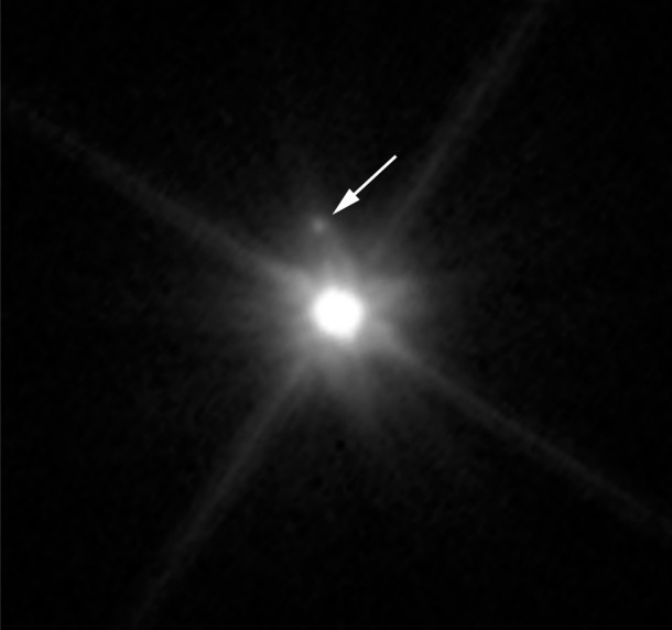 This Hubble image reveals the first moon ever discovered around the dwarf planet Makemake. The tiny satellite, located just above Makemake in this image, is barely visible because it is almost lost in the glare of the very bright dwarf planet. Hubble’s sharp-eyed WFC3 made the observation in April 2015. Credits: NASA, ESA, and A. Parker and M. Buie (SwRI) This Hubble image reveals the first moon ever discovered around the dwarf planet Makemake. The tiny satellite, located just above Makemake in this image, is barely visible because it is almost lost in the glare of the very bright dwarf planet. Hubble’s sharp-eyed WFC3 made the observation in April 2015. Credits: NASA, ESA, and A. Parker and M. Buie (SwRI)