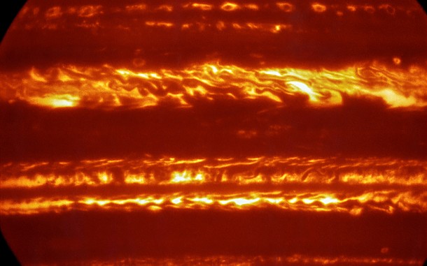 This false-colour image was created by selecting and combining the best images obtained from many short VISIR exposures at a wavelength of 5 micrometres. Credit: ESO/L. Fletcher This false-colour image was created by selecting and combining the best images obtained from many short VISIR exposures at a wavelength of 5 micrometres. Credit: ESO/L. Fletcher