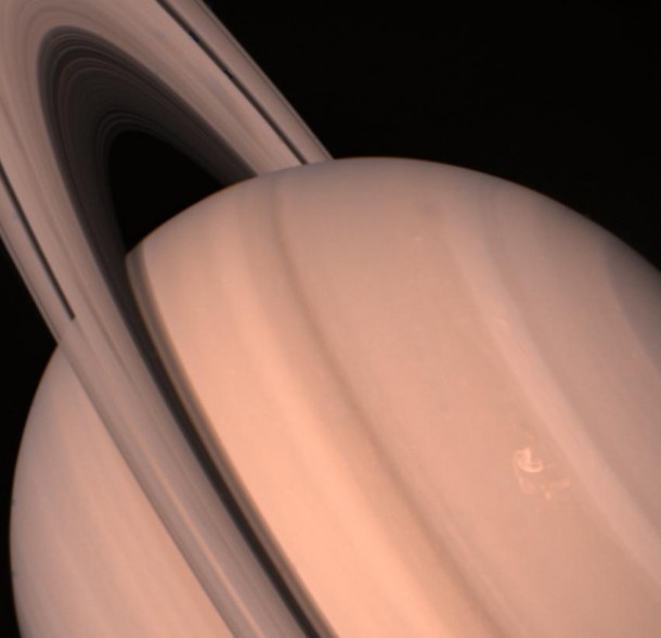 Up-close views from the Voyagers, like this one from Voyager 2, showed Saturn and its rings as never before. Credit: NASA/JPL-Caltech Up-close views from the Voyagers, like this one from Voyager 2, showed Saturn and its rings as never before. Credit: NASA/JPL-Caltech