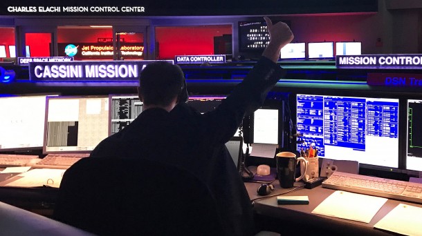 Cassini mission controllers at NASA-JPL received signals from the spacecraft early Sunday morning (PST) that the maneuvers were completed successfully. Image credit: NASA/JPL-Caltech Cassini mission controllers at NASA-JPL received signals from the spacecraft early Sunday morning (PST) that the maneuvers were completed successfully. Image credit: NASA/JPL-Caltech