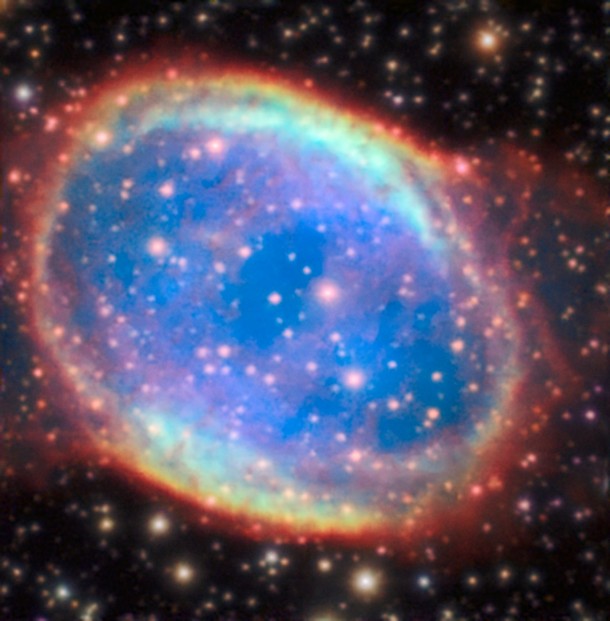The Adaptive Optics Facility works to remove the blurring effect of Earth’s atmosphere. When used one can see much finer details in the faint planetary nebula NGC 6563 as compared to the natural sky quality. Credit: ESO/P. Weilbacher (AIP) The Adaptive Optics Facility works to remove the blurring effect of Earth’s atmosphere. When used one can see much finer details in the faint planetary nebula NGC 6563 as compared to the natural sky quality. Credit: ESO/P. Weilbacher (AIP)