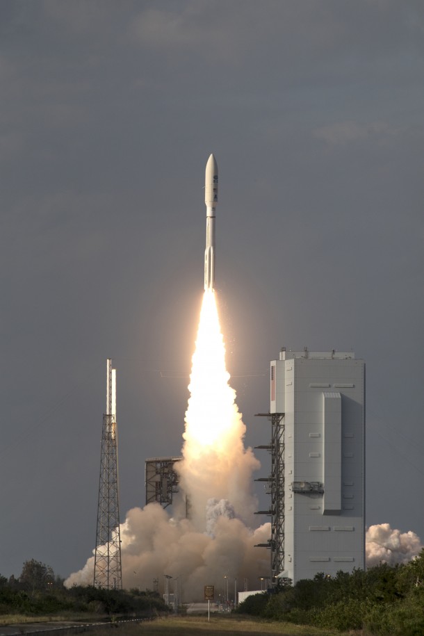 A United Launch Alliance Atlas V rocket lifts off from Space Launch Complex 41 at Cape Canaveral Air Force Station carrying the NOAA Geostationary Operational Environmental Satellite, or GOES-S. Liftoff was at 5:02 p.m. EST. GOES-S is the second satellite in a series of next-generation weather satellites. Credits: NASA/Kim Shiflett A United Launch Alliance Atlas V rocket lifts off from Space Launch Complex 41 at Cape Canaveral Air Force Station carrying the NOAA Geostationary Operational Environmental Satellite, or GOES-S. Liftoff was at 5:02 p.m. EST. GOES-S is the second satellite in a series of next-generation weather satellites. Credits: NASA/Kim Shiflett