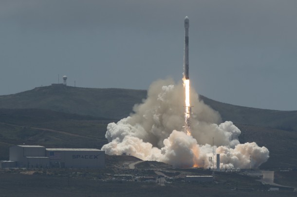 The NASA/German Research Centre for Geosciences GRACE Follow-On spacecraft launch onboard a SpaceX Falcon 9 rocket, Tuesday, May 22, 2018, from Space Launch Complex 4E at Vandenberg Air Force Base in California. The mission will measure changes in how mass is redistributed within and among Earth's atmosphere, oceans, land and ice sheets, as well as within Earth itself. GRACE-FO is sharing its ride to orbit with five Iridium NEXT communications satellites as part of a commercial rideshare agreement. Credits: NASA/Bill Ingalls The NASA/German Research Centre for Geosciences GRACE Follow-On spacecraft launch onboard a SpaceX Falcon 9 rocket, Tuesday, May 22, 2018, from Space Launch Complex 4E at Vandenberg Air Force Base in California. The mission will measure changes in how mass is redistributed within and among Earth's atmosphere, oceans, land and ice sheets, as well as within Earth itself. GRACE-FO is sharing its ride to orbit with five Iridium NEXT communications satellites as part of a commercial rideshare agreement. Credits: NASA/Bill Ingalls